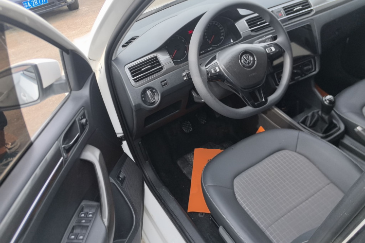 Volkswagen Santana 2016 car image #16