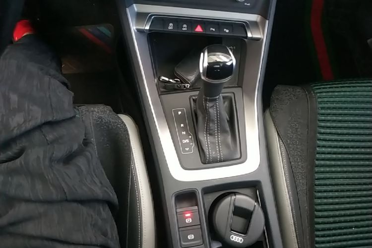 Audi Q3 2021 car image #14
