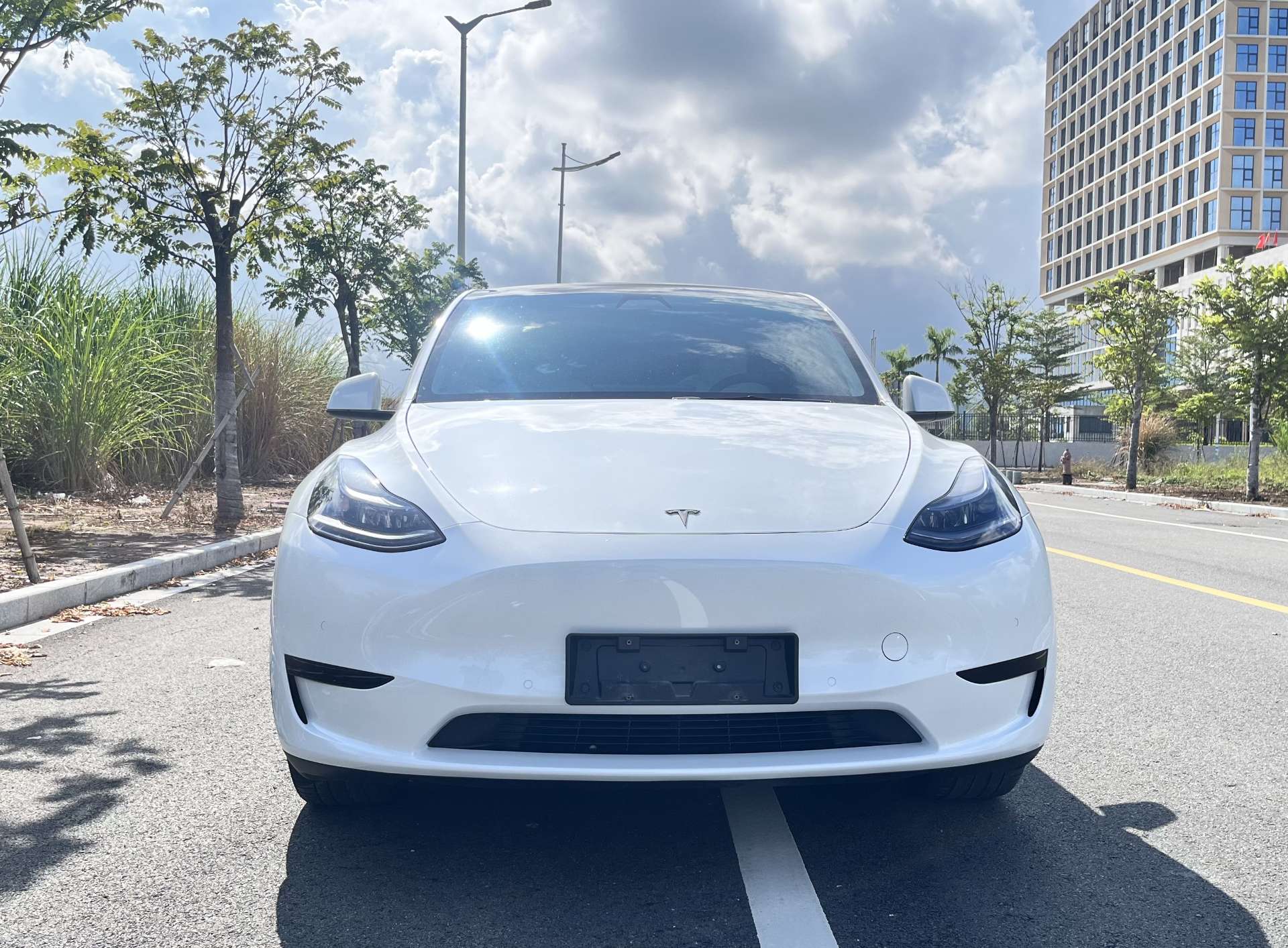 Tesla Model Y 2023 #2 Tesla Model Y 2023 car image #2