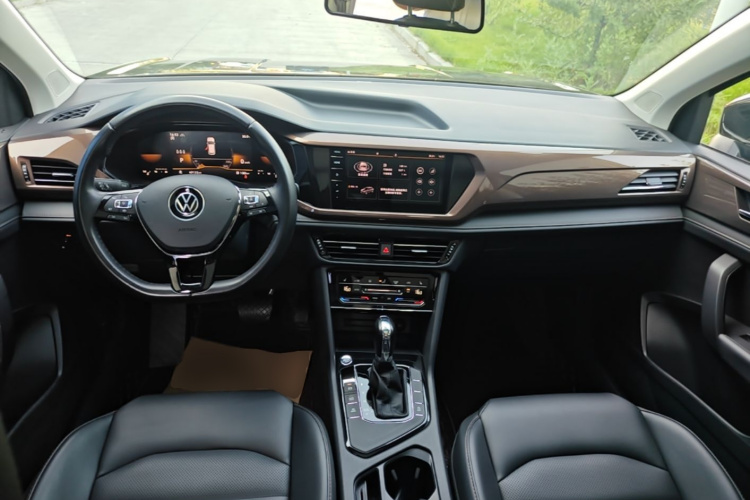 Volkswagen Tharu 2022 car image #10