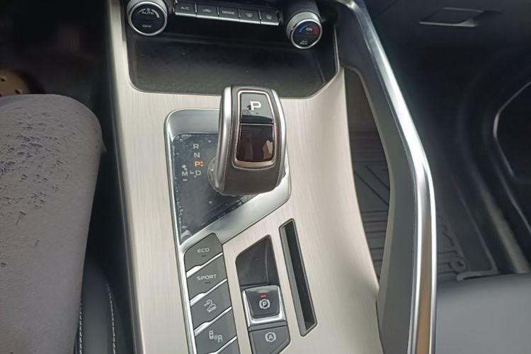 GEELY Coolray 2019 car image #14