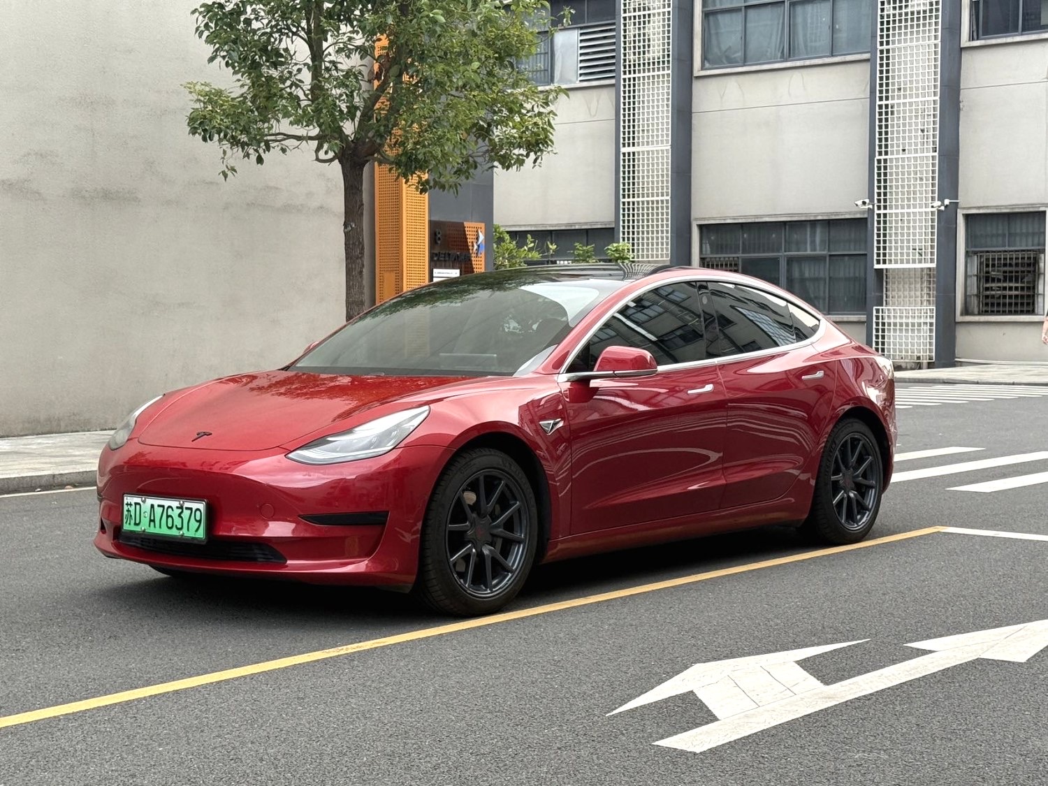 Tesla Model 3 2020 car image 