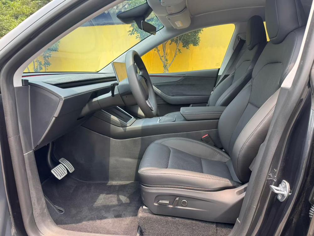 Tesla Model Y 2025 car image #8