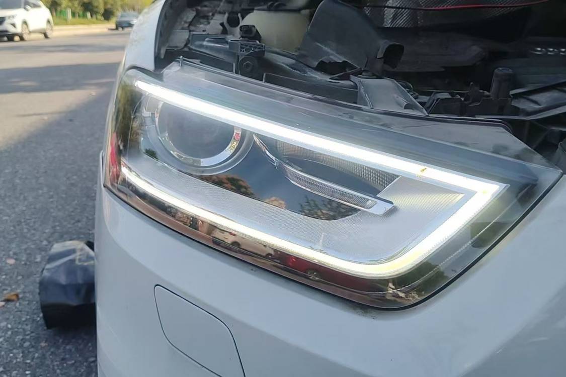 Audi Q3 2015 car image #8