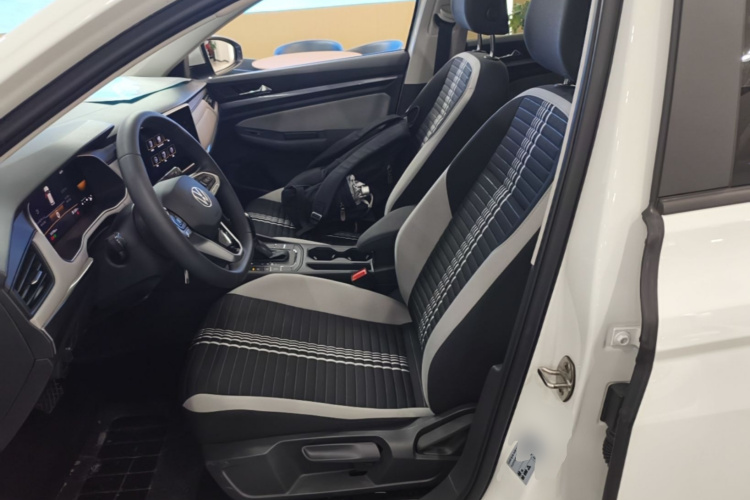 Volkswagen Bora 2023 car image #15