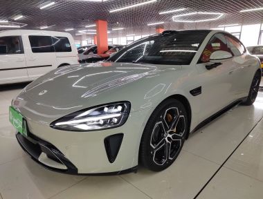 MI SU7 2025 immagine di auto 