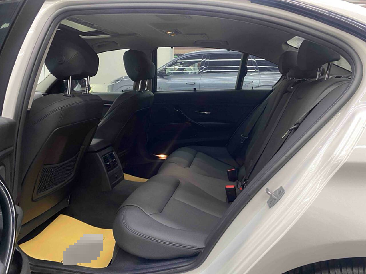 BMW 3 Series 2019 car image #9