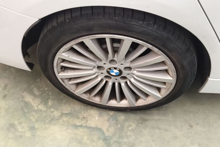 BMW 3 Series 2018 car image #10