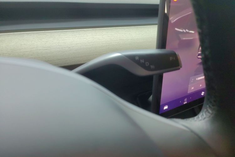 Tesla Model Y 2023 immagine di auto #14