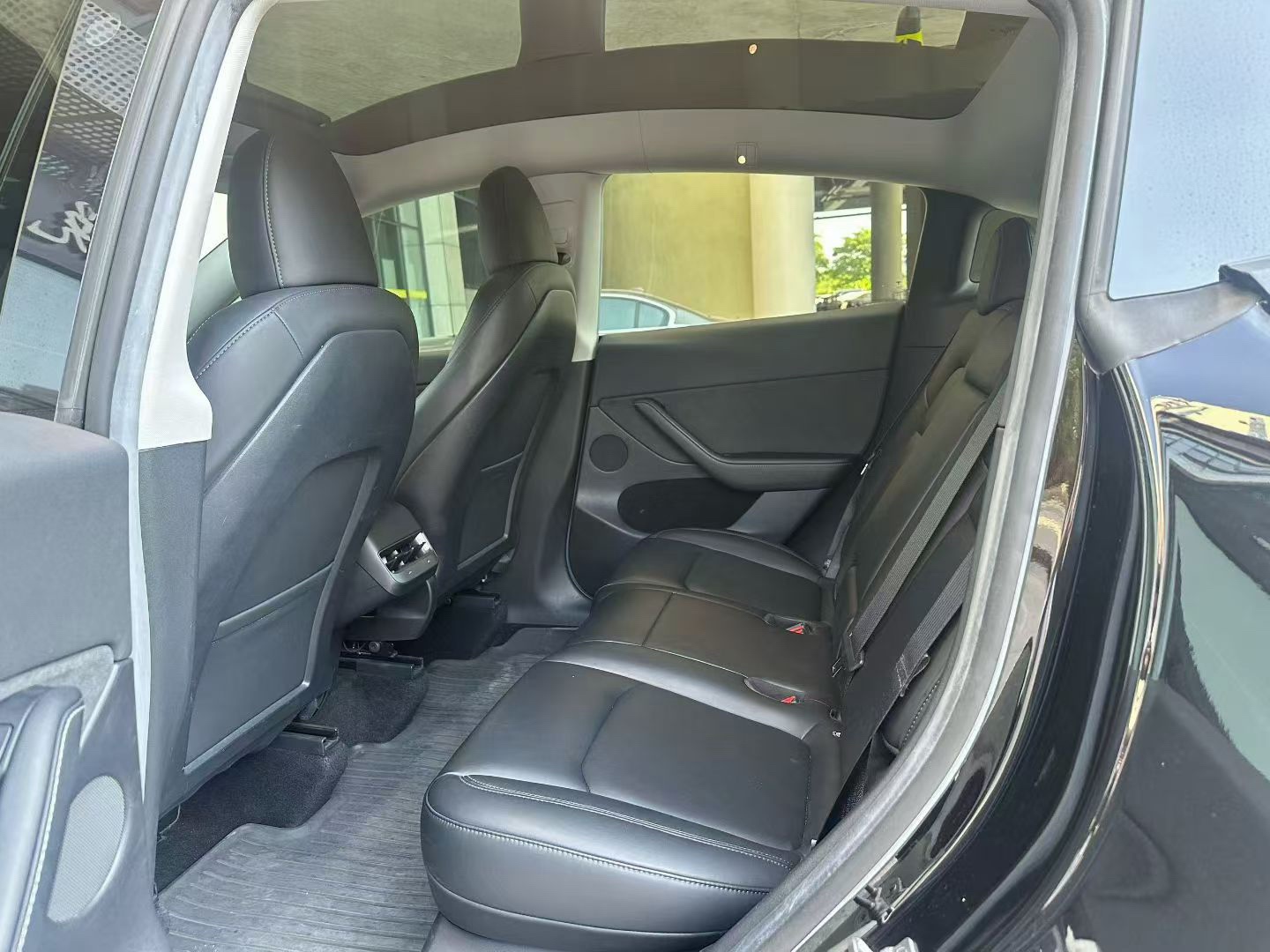 Tesla Model Y 2022 #3 Tesla Model Y 2022 car image #3