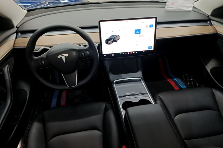Tesla Model 3 2023 car image #11
