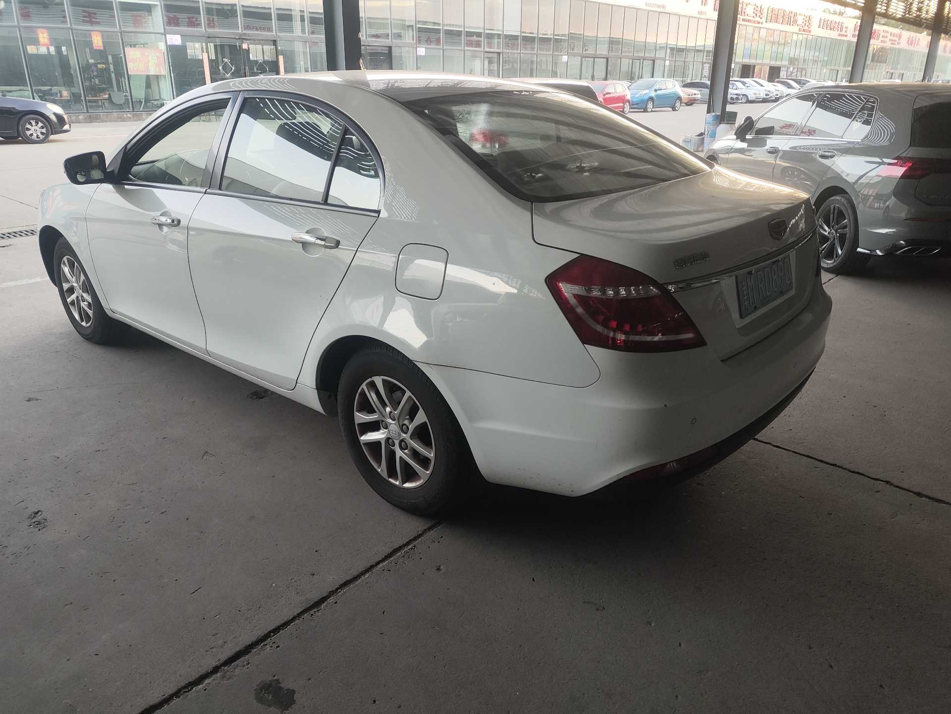 GEELY Emgrand 2016 car image #4