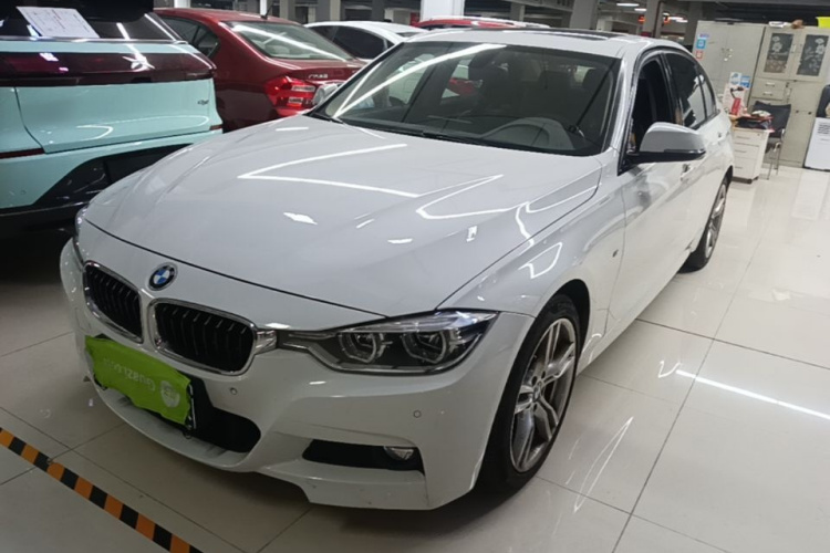 BMW 3 Series 2018 #2 BMW 3 Series 2018 صورة سيارة #2