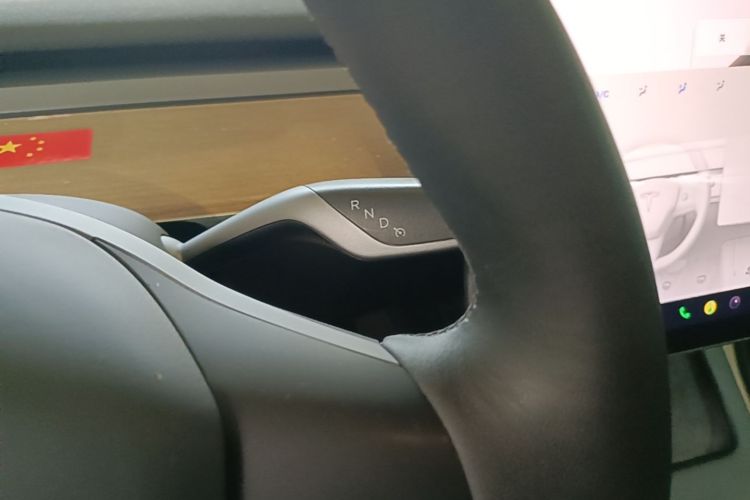 Tesla Model Y 2022 car image #18