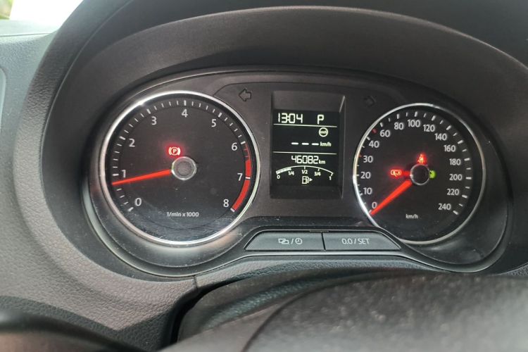 Volkswagen Polo 2015 car image #8