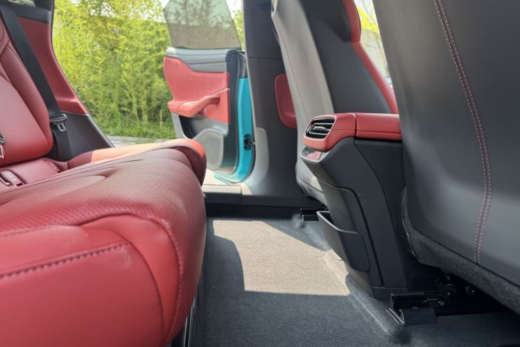 MI SU7 2025 immagine di auto #8