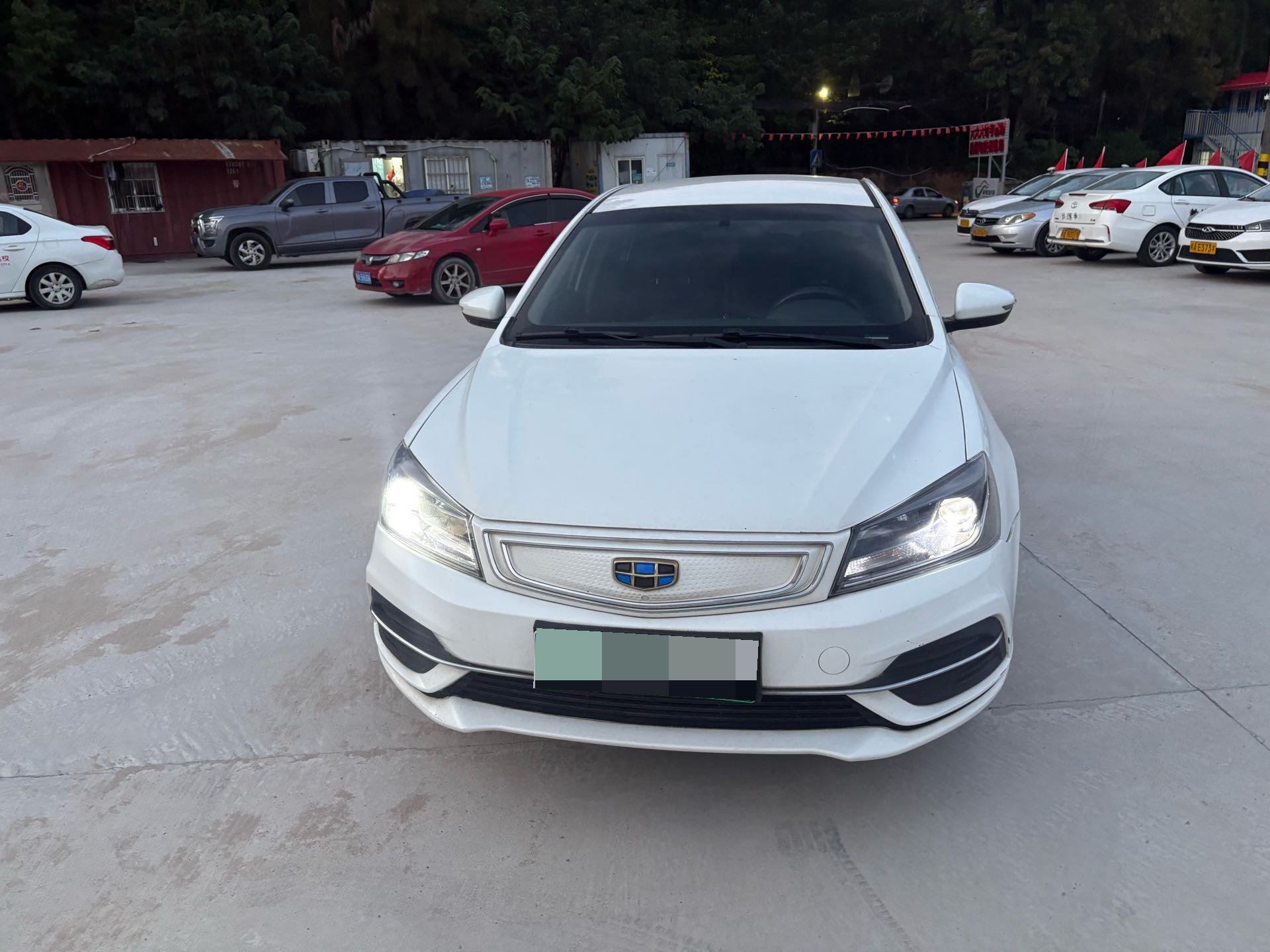 GEELY Emgrand New Energy 2019 #2 GEELY Emgrand New Energy 2019 изображение автомобиля #2
