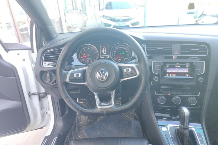 Volkswagen Golf 2016 car image #11