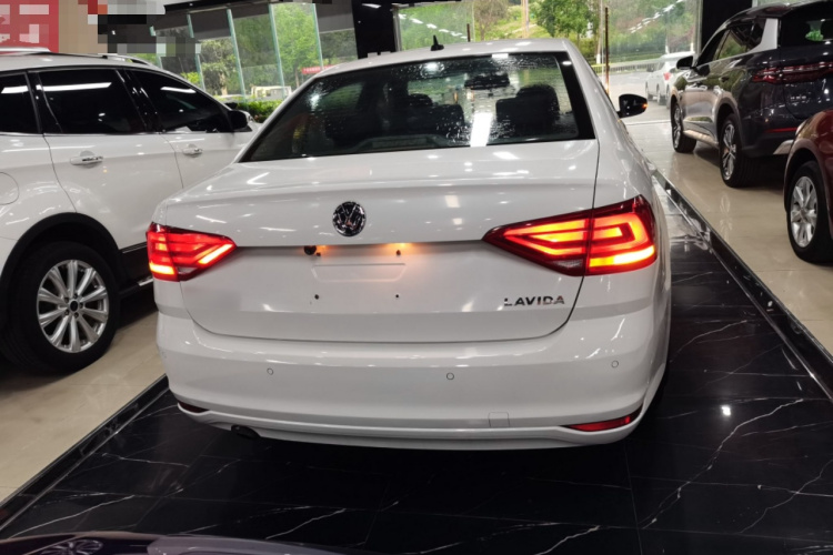 Volkswagen Lavida 2018 car image #6