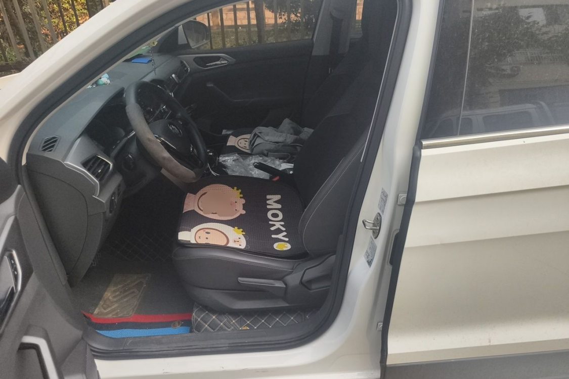 Volkswagen T-Cross 2020 car image #18