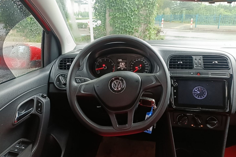 Volkswagen Polo 2018 car image #15