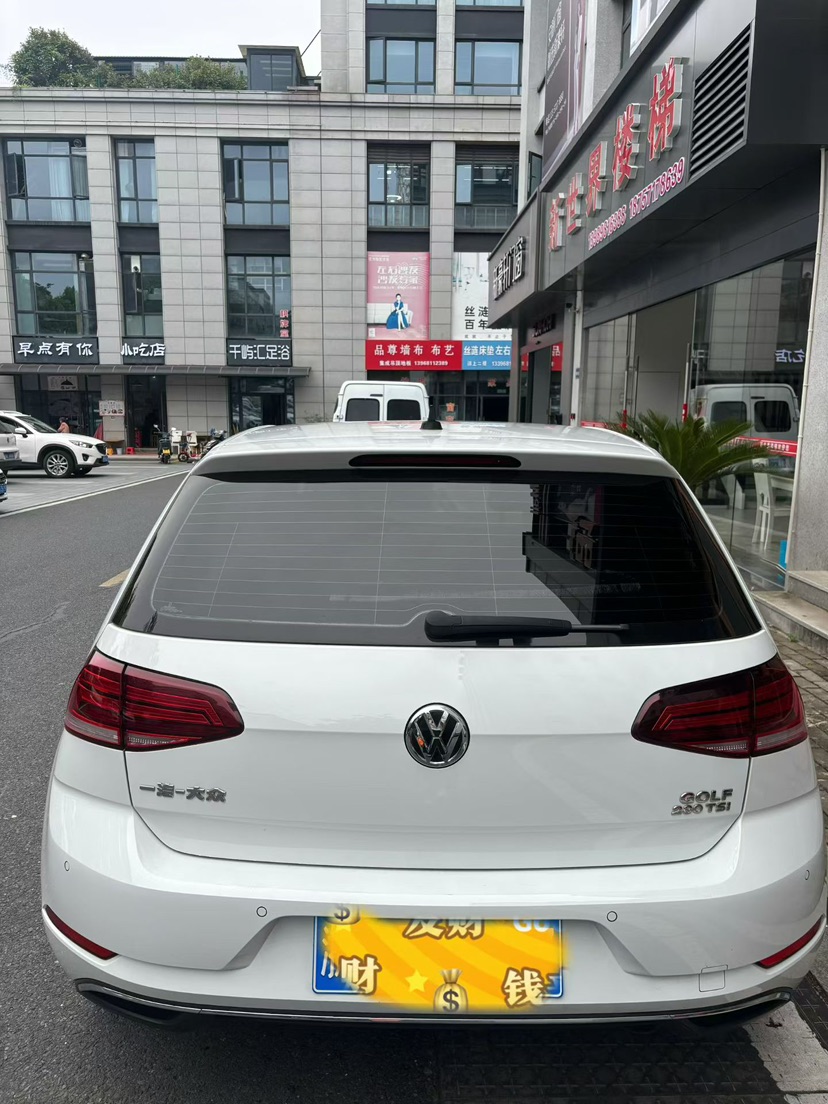 Volkswagen Golf 2020 car image #3