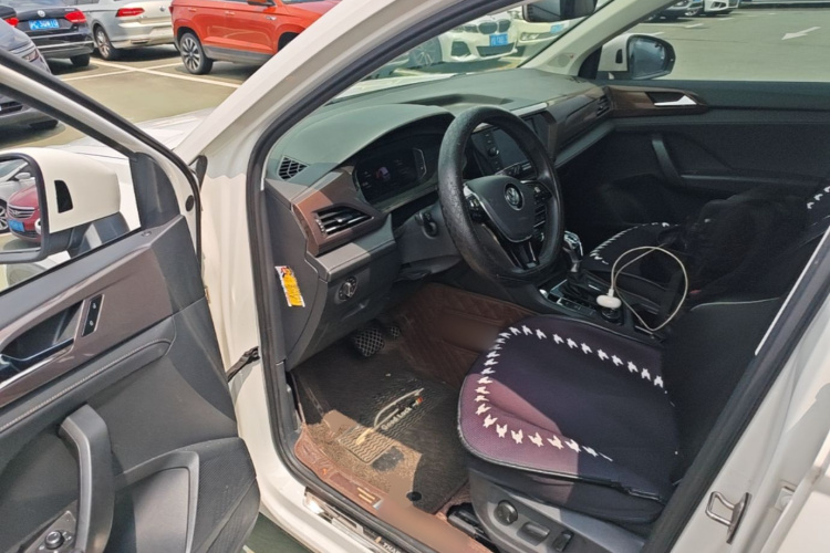 Volkswagen Tharu 2019 car image #16