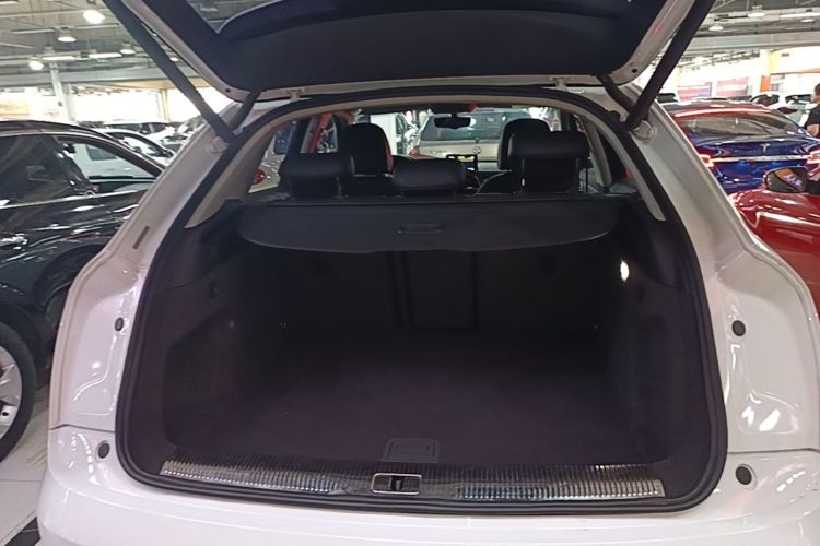 Audi Q3 2018 car image #19