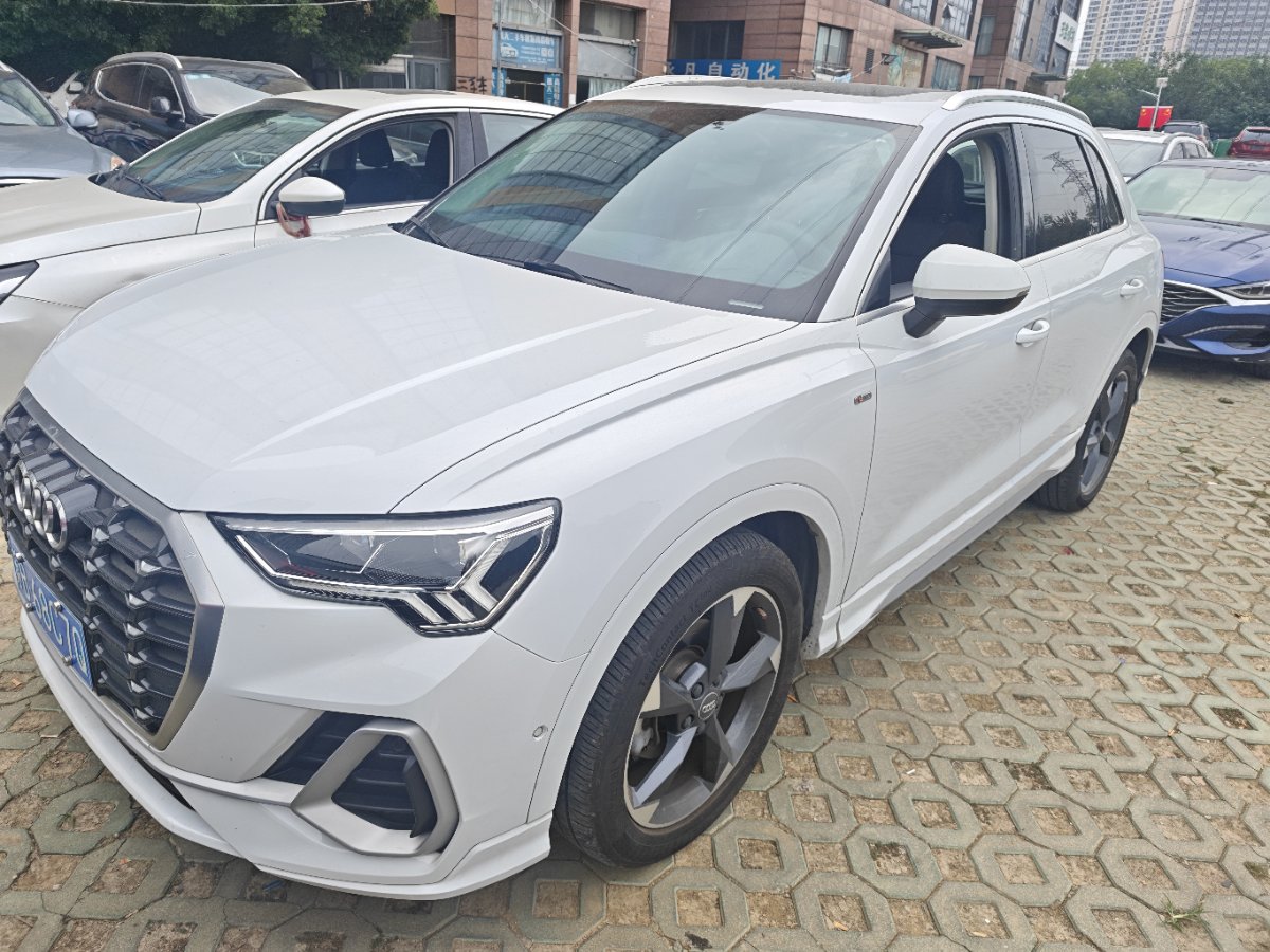 Audi Q3 2021 car image #3