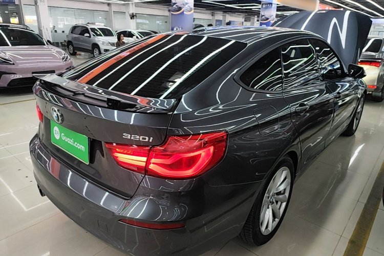 BMW 3 Series GT 2018 imagem de carro #7