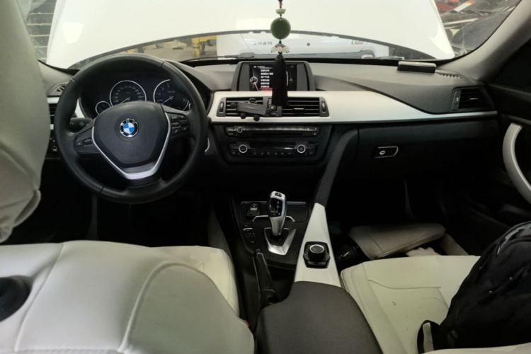 BMW 3 Series GT 2016 #10 BMW 3 Series GT 2016 car image #10