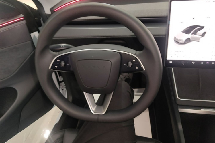 Tesla Model Y 2025 #11 Tesla Model Y 2025 car image #11