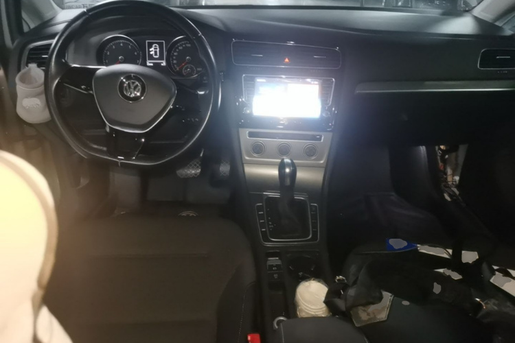 Volkswagen Golf 2015 car image #11