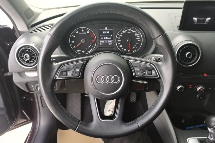 Audi A3 2018 car image #11