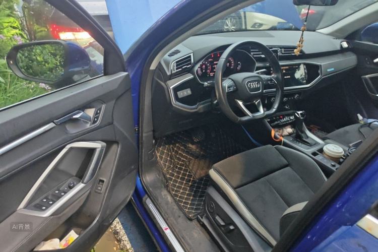 Audi Q3 2021 car image #18