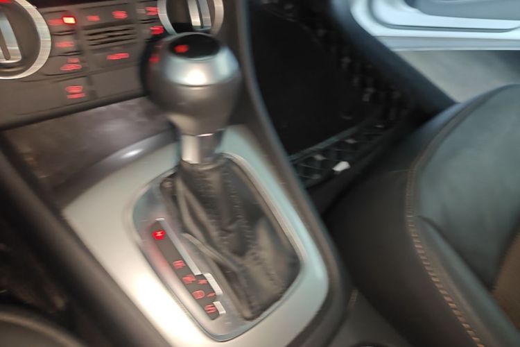 Audi Q3 2017 car image #14