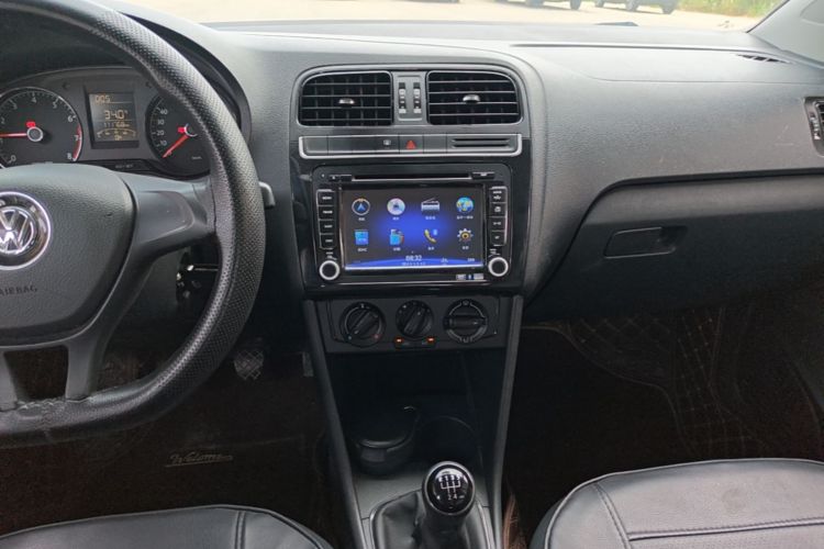 Volkswagen Polo 2015 #17 Volkswagen Polo 2015 car image #17