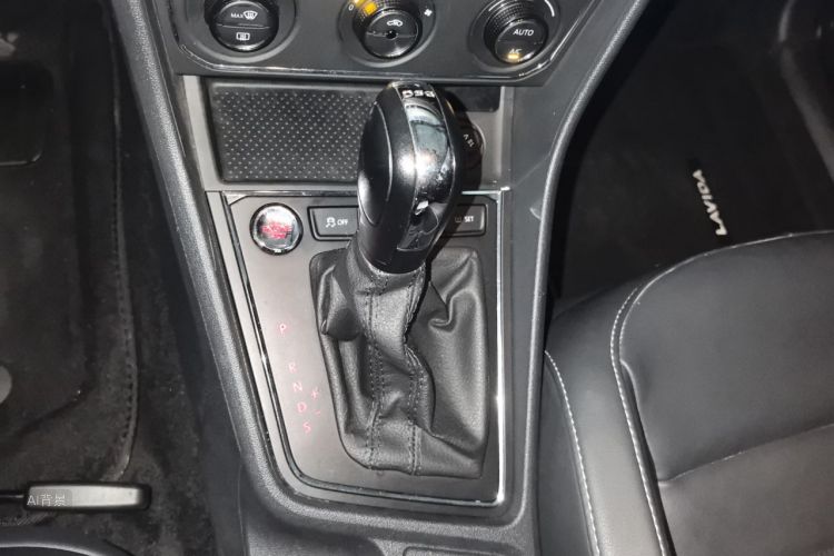 Volkswagen Lavida 2017 car image #16