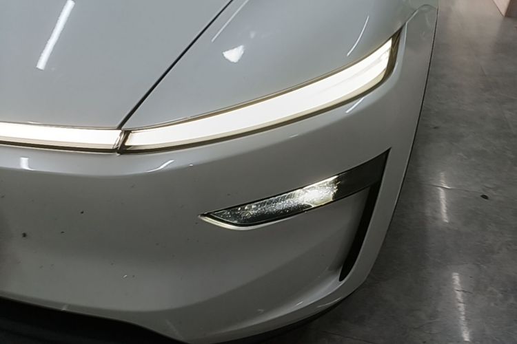 Tesla Model Y 2025 car image #23