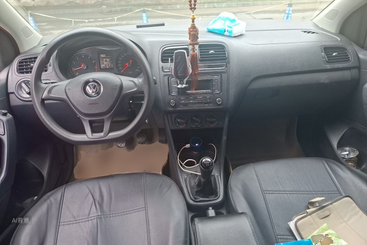 Volkswagen Polo 2015 car image #11