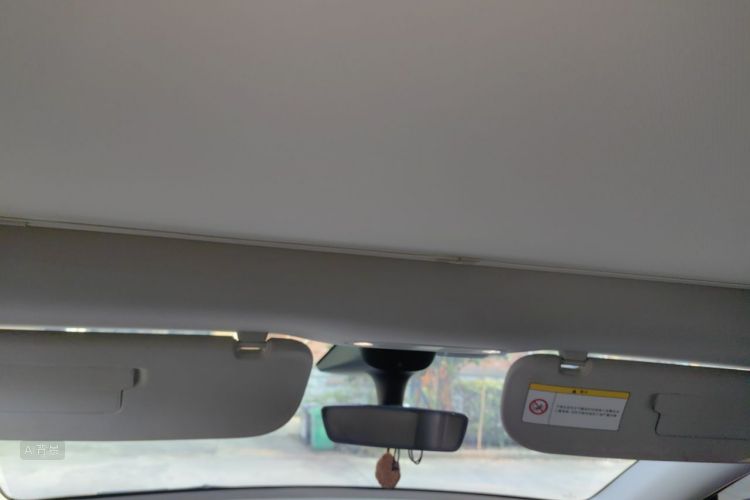 Tesla Model Y 2022 car image #20