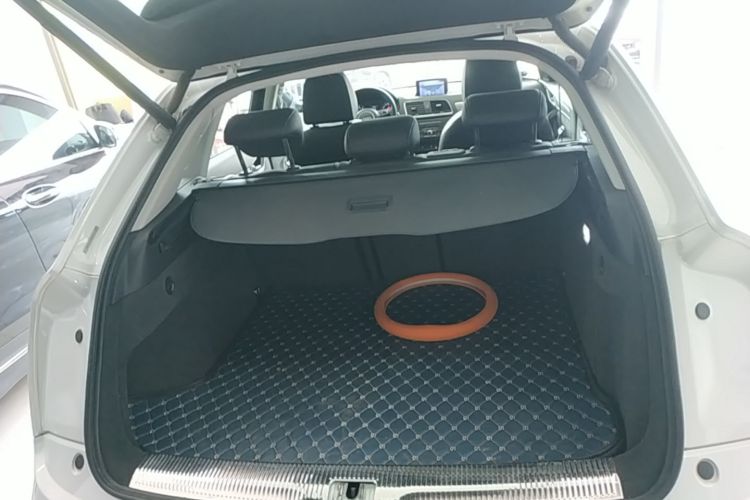 Audi Q3 2016 car image #19