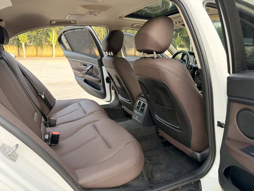 BMW 3 Series 2018 car image #14