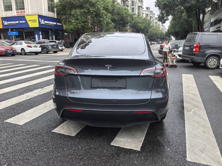 Tesla Model Y 2022 #4 Tesla Model Y 2022 car image #4