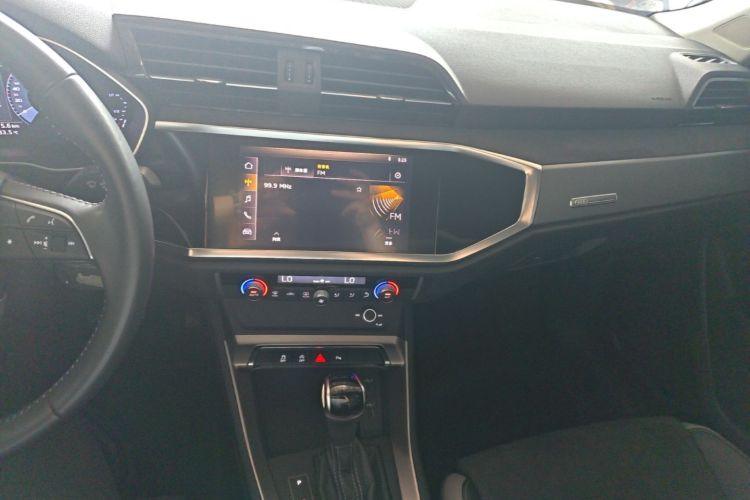 Audi Q3 2019 #13 Audi Q3 2019 car image #13