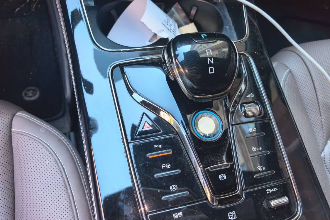 BYD Han 2024 car image #27