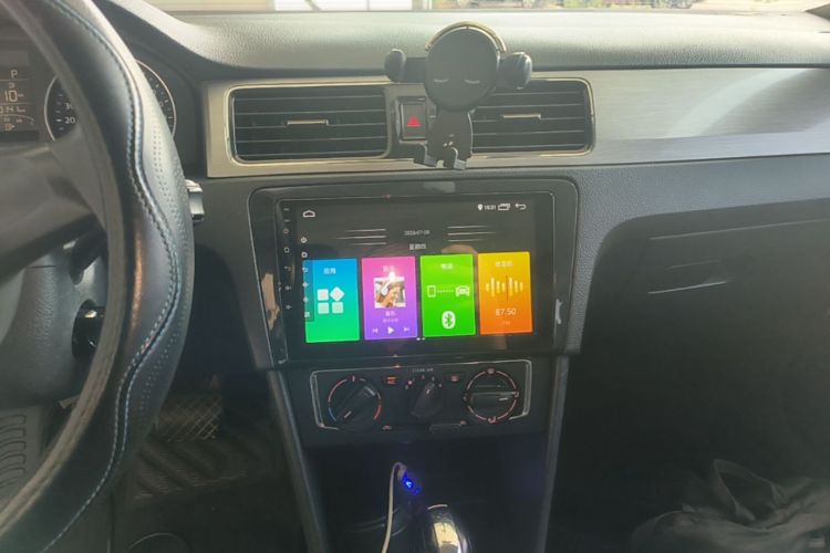 Volkswagen Santana 2016 car image #13