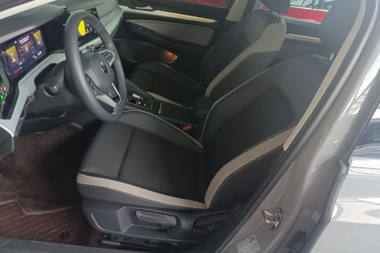 Volkswagen Golf 2024 car image #15