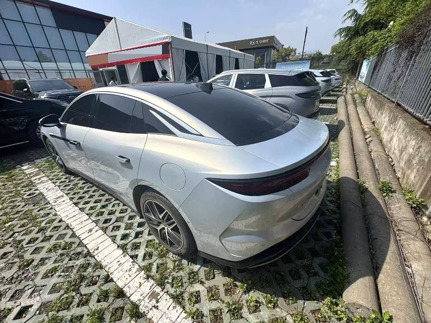 BYD HanL 2025 car image #3