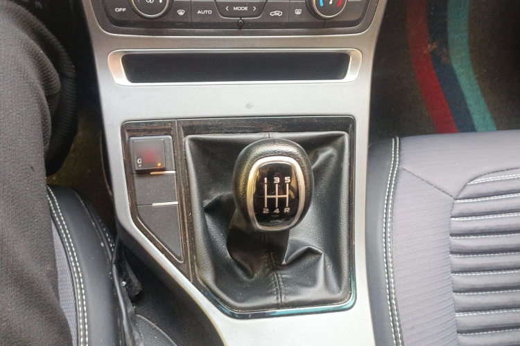 GEELY Emgrand 2019 car image #18